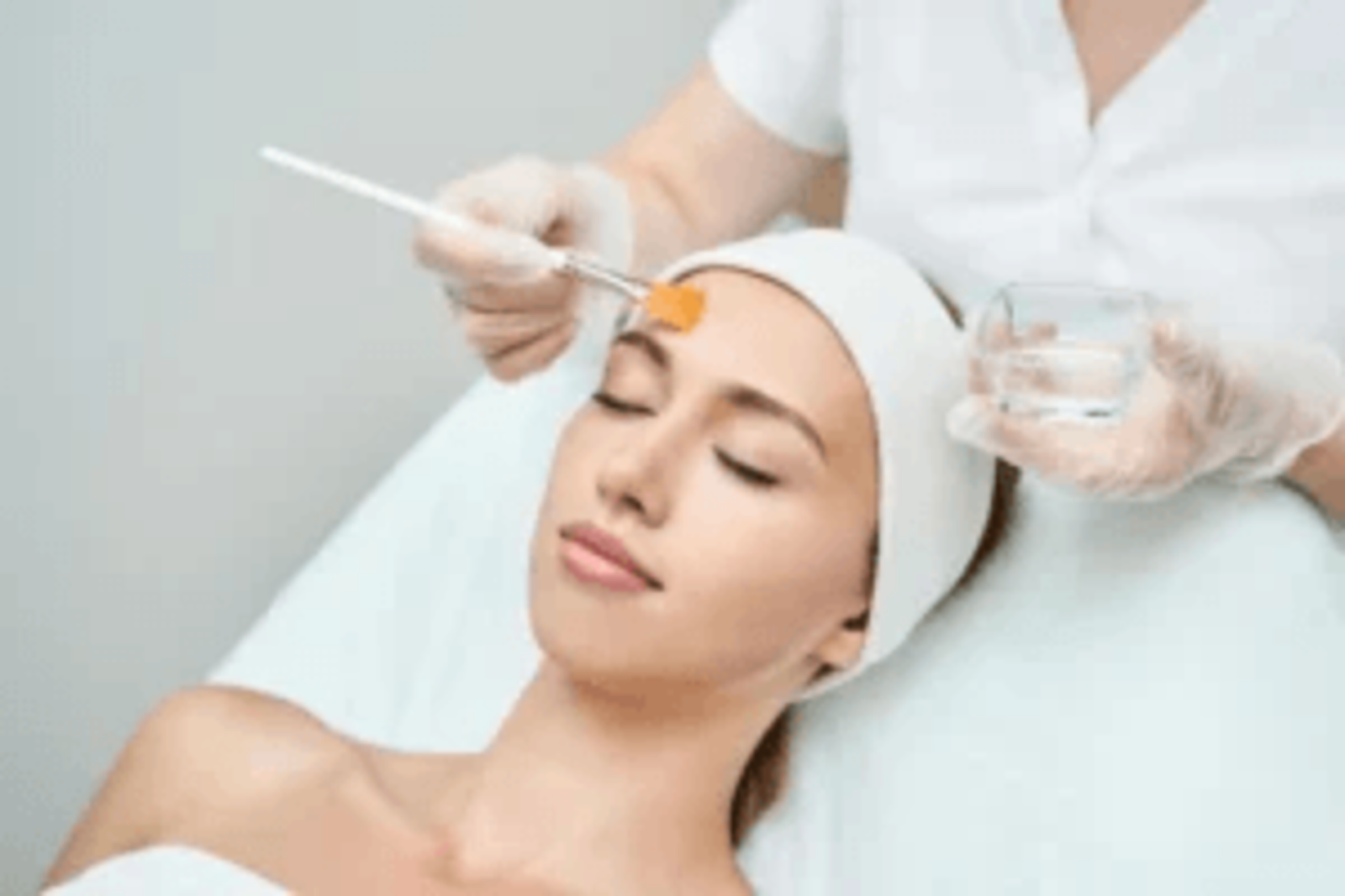 Understanding the Benefits of Corrective Clinical Facials